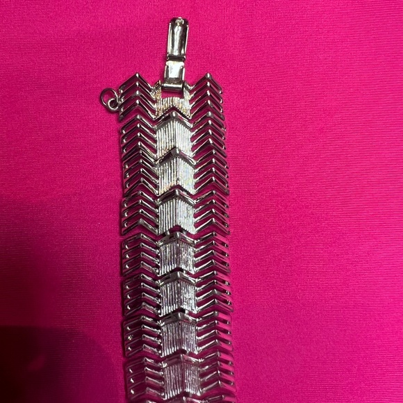 Vintage Coro signed silver tone bracelet - Picture 6 of 9